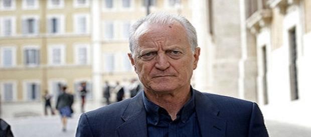 Santo Versace, presidente della maison di moda famosa in tutto il mondo. Santo Versace, presidente della maison di moda famosa in tutto il mondo.