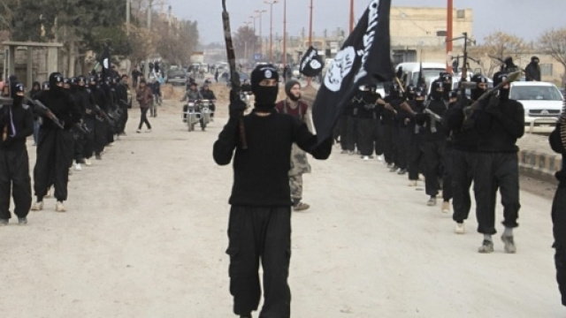 Miliziani dell'Isis alla periferia di Mosul