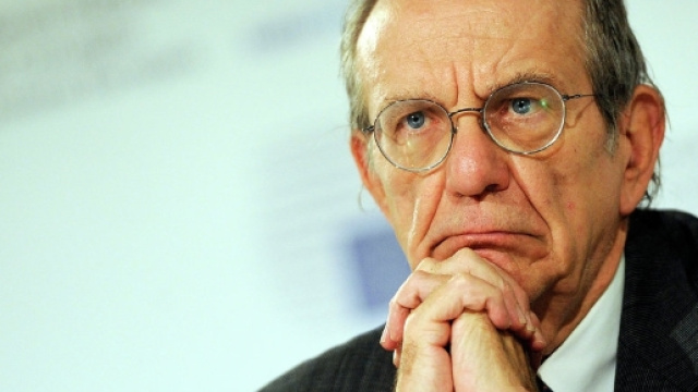 Padoan affronta il caso emergenze tuonando contro l'Ue