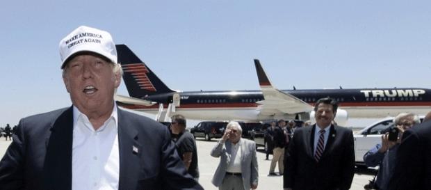 Donald Trump devant Air Trump One, son Boeing privé... Qui sera saisi aux lendemains de l'élection ? Donald Trump devant Air Trump One, son Boeing privé... Qui sera saisi aux lendemains de l'élection ?