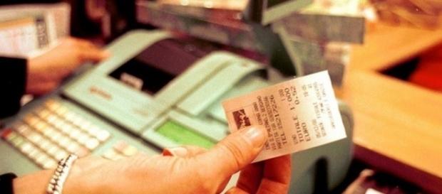 Evasione fiscale: lo scontrino diventa un biglietto della lotteria Evasione fiscale: lo scontrino diventa un biglietto della lotteria