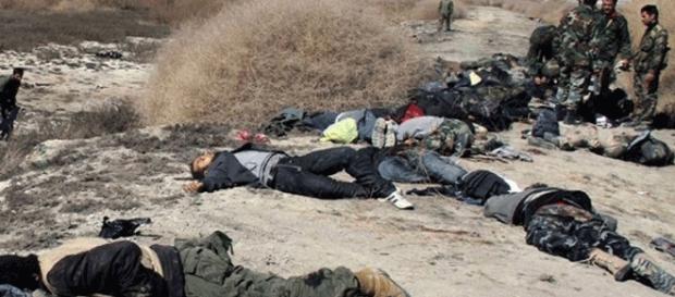 Les soldats irakiens découvrent des civils exécutés par Daesh aux abords des villages libérés Les soldats irakiens découvrent des civils exécutés par Daesh aux abords des villages libérés