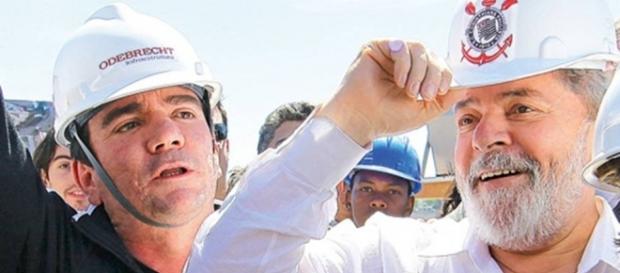Lula na obra do Itaquerão, que foi construído pela Odebrecht Lula na obra do Itaquerão, que foi construído pela Odebrecht
