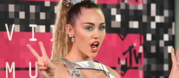 Miley Cyrus 'The Voice': Gwen Stefani Returns, She Quits? - inquisitr.com Miley Cyrus 'The Voice': Gwen Stefani Returns, She Quits? - inquisitr.com