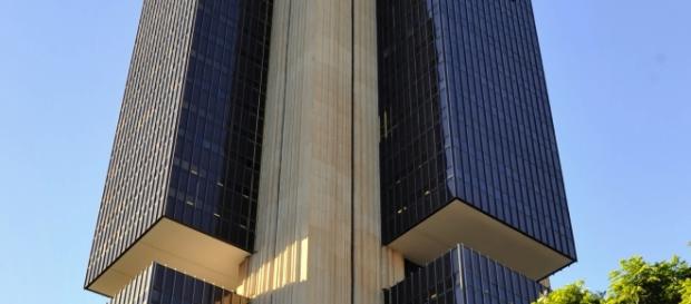 O Banco Central deve estar alerta, protegendo o cidadão e a economia real. O Banco Central deve estar alerta, protegendo o cidadão e a economia real.