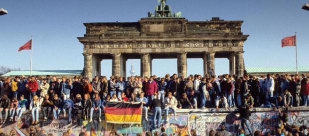 O Muro de Berlim foi demolido em 1989 O Muro de Berlim foi demolido em 1989