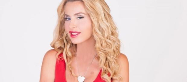 Valeria Marini vuole lasciare la casa del Grande Fratello Vip Valeria Marini vuole lasciare la casa del Grande Fratello Vip