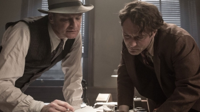 Colin Firth e Jude Law nel film Genius