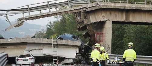 Il ponte crollato sul cavalcavia - La Gazzetta di Parma.