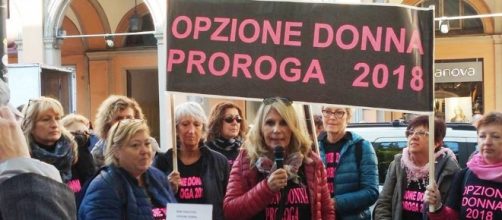 Riforma pensioni, una recente manifestazione per la proroga di Opzione donna, news 25 ottobre 2016