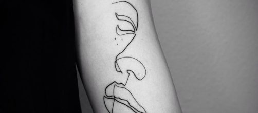 Tatuajes en una sola línea sin interrupción.
