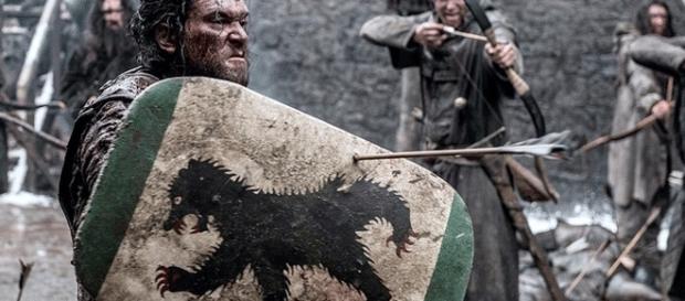 Kit Harington en pleine action au cours d'un tournage de Game of Thrones Kit Harington en pleine action au cours d'un tournage de Game of Thrones