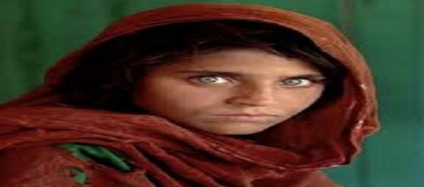 La foto scattata da Steve Mycurry alla ragazza afghana La foto scattata da Steve Mycurry alla ragazza afghana