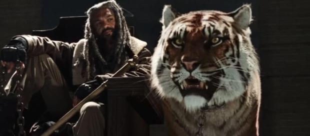 Meet King Ezekiel (via Blasting News image library - amcthewalkingdeadseason7online.com) Meet King Ezekiel (via Blasting News image library - amcthewalkingdeadseason7online.com)