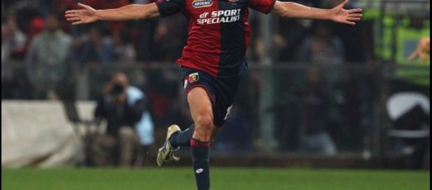 Pavoletti comemora o último gol da partida Pavoletti comemora o último gol da partida