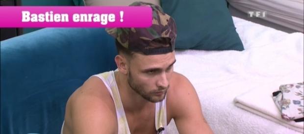 #SS10 #SecretStory - Bastien s'énerve à cause de Mélanie ! #SS10 #SecretStory - Bastien s'énerve à cause de Mélanie !