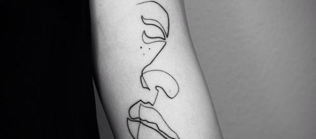 Tatuajes en una sola línea sin interrupción. Tatuajes en una sola línea sin interrupción.