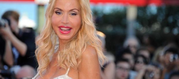 Valeria Marini accusata di voler fare la diva al Grande Fratello Vip. Valeria Marini accusata di voler fare la diva al Grande Fratello Vip.