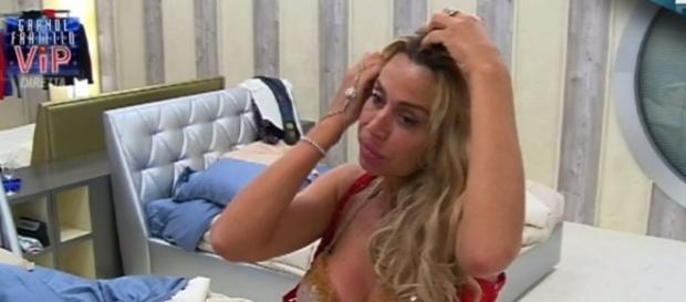 Valeria Marini ha provato a chiarirsi con gli altri concorrenti del GF Vip a fine puntata Valeria Marini ha provato a chiarirsi con gli altri concorrenti del GF Vip a fine puntata
