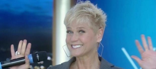 Xuxa disputará as tarde de sábado a preferência do público com o apresentador e amigo, Luciano Huck Xuxa disputará as tarde de sábado a preferência do público com o apresentador e amigo, Luciano Huck