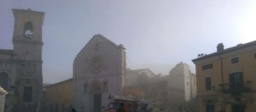 Duomo di Norcia distrutto dal terribile terremoto di stamattina