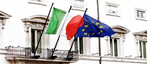 Le bandiere di Italia e Unione Europea.