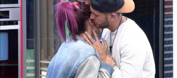El peligroso juego de Rodrigo con Bea: "¿Quieres que te bese?" - telecinco.es El peligroso juego de Rodrigo con Bea: "¿Quieres que te bese?" - telecinco.es