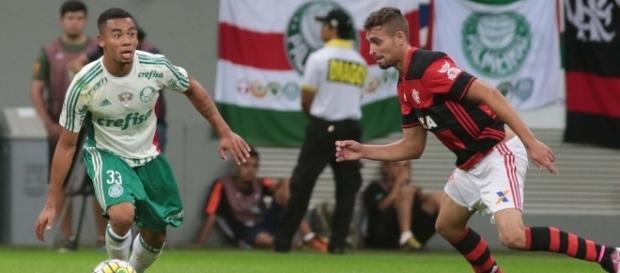 Gabriel Jesus domina a bola na conturbada partida em Brasília (DF) Gabriel Jesus domina a bola na conturbada partida em Brasília (DF)