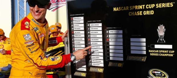 Joe Logano foi o vencedor da prova e se garantiu na terceira fase do Chase Joe Logano foi o vencedor da prova e se garantiu na terceira fase do Chase
