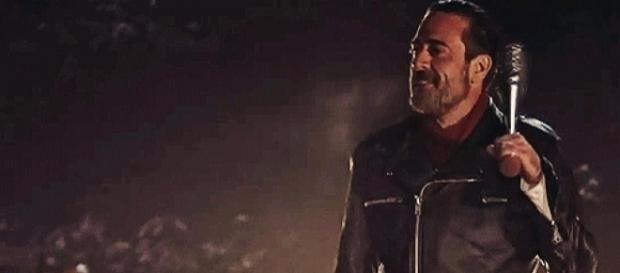 Negan, le nouveau danger pour Rick et son groupe. Negan, le nouveau danger pour Rick et son groupe.
