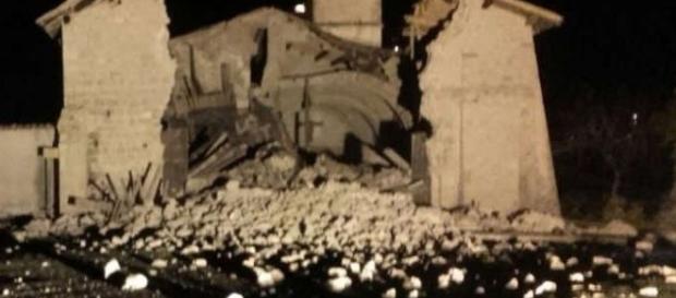 Sciame sismico nel centro Italia: chiesa crollata a Norcia il 26 ottobre 2016 Sciame sismico nel centro Italia: chiesa crollata a Norcia il 26 ottobre 2016