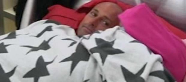 Stefano vuole trascorrere la notte con Mariana. Stefano vuole trascorrere la notte con Mariana.