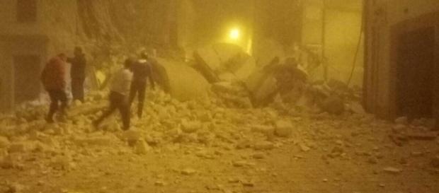 Terremoto a Camerino: evacuati gli studenti Terremoto a Camerino: evacuati gli studenti