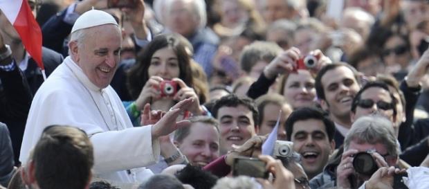UDIENZA GENERALE PAPA FRANCESCO – Solidarietà ed accoglienza richieste dal Papa alla comunità cristiana UDIENZA GENERALE PAPA FRANCESCO – Solidarietà ed accoglienza richieste dal Papa alla comunità cristiana