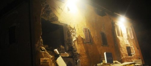 Terremoto, forte scossa in tutta l'Italia centrale. Alle 21.18 la ... - ilfattoquotidiano.it