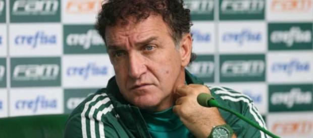 Cuca ainda não definiu o goleiro para a partida contra o Santos Cuca ainda não definiu o goleiro para a partida contra o Santos
