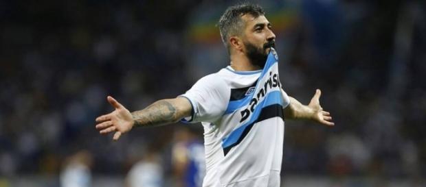 Grêmio, do meia Douglas, tentará quebrar tabu que começou em 1966 Grêmio, do meia Douglas, tentará quebrar tabu que começou em 1966