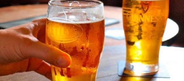La cerveza es nutritiva y mejora la calidad de los huesos de las mujeres La cerveza es nutritiva y mejora la calidad de los huesos de las mujeres