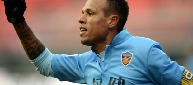 Luís Fabiano está liberado para acertar com outro clube Luís Fabiano está liberado para acertar com outro clube