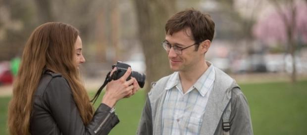 Scena dal film Snowden di Oliver Stone Scena dal film Snowden di Oliver Stone