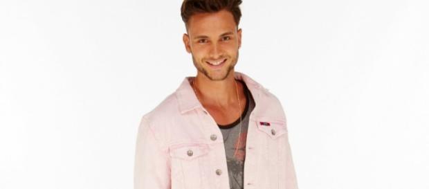 Secret Story 10 : Bastien va piquer Sophia à Julien - Staragora - staragora.com Secret Story 10 : Bastien va piquer Sophia à Julien - Staragora - staragora.com