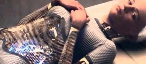Une IA autonome comme dans le film EX_MACHINA Une IA autonome comme dans le film EX_MACHINA