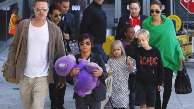 I figli della Jolie e Pitt bevono vino, non vanno a scuola e ... - ilgiornale.it