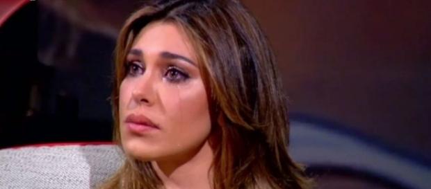 Belen Rodriguez piange intervistata da Maurizio Costanzo Belen Rodriguez piange intervistata da Maurizio Costanzo