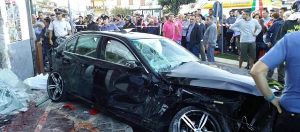 Calabria: autovettura finisce in un bar Calabria: autovettura finisce in un bar