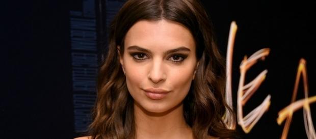 Emily Ratajkowski gossip: rubate le foto dal telefono Emily Ratajkowski gossip: rubate le foto dal telefono