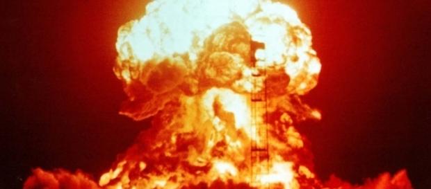 Demonstração de uma bomba nuclear, detonada em 1953 Demonstração de uma bomba nuclear, detonada em 1953