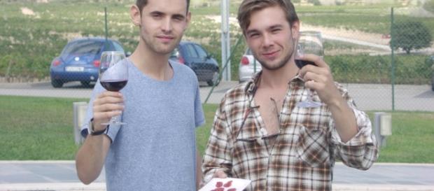 Iñaki Mur y Carlos Cuevas, muy populares gracias a 'Merlí', y ahora también lo serán por más series. Iñaki Mur y Carlos Cuevas, muy populares gracias a 'Merlí', y ahora también lo serán por más series.