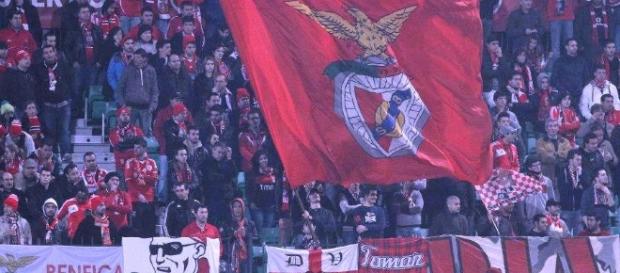 Líder Benfica defronta esta noite o Paços de Ferreira. Líder Benfica defronta esta noite o Paços de Ferreira.