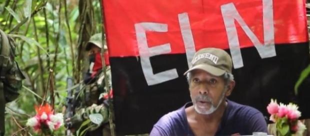 O ex-parlamentar está em posse do ELN desde abril, quando ele aceitou ser moeda de troca por seu irmão sequestrado em 2013. O ex-parlamentar está em posse do ELN desde abril, quando ele aceitou ser moeda de troca por seu irmão sequestrado em 2013.